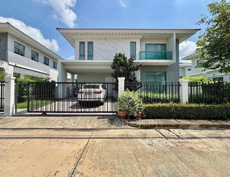 Single house, 4 bedrooms, next to Robinson department store. Near Suvarnabhumi Airport Single house, 4 bedrooms, next to Robinson department store. Near Suvarnabhumi Airport