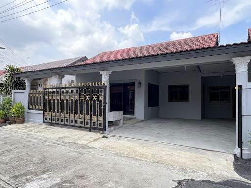 Single house for rent, newly decorated, Ramkhamhaeng 68, single story house, 3 bedrooms, 2 bathrooms, 2 air conditioners (new air conditioners), 1 water heater and 2 parking spaces in the house.