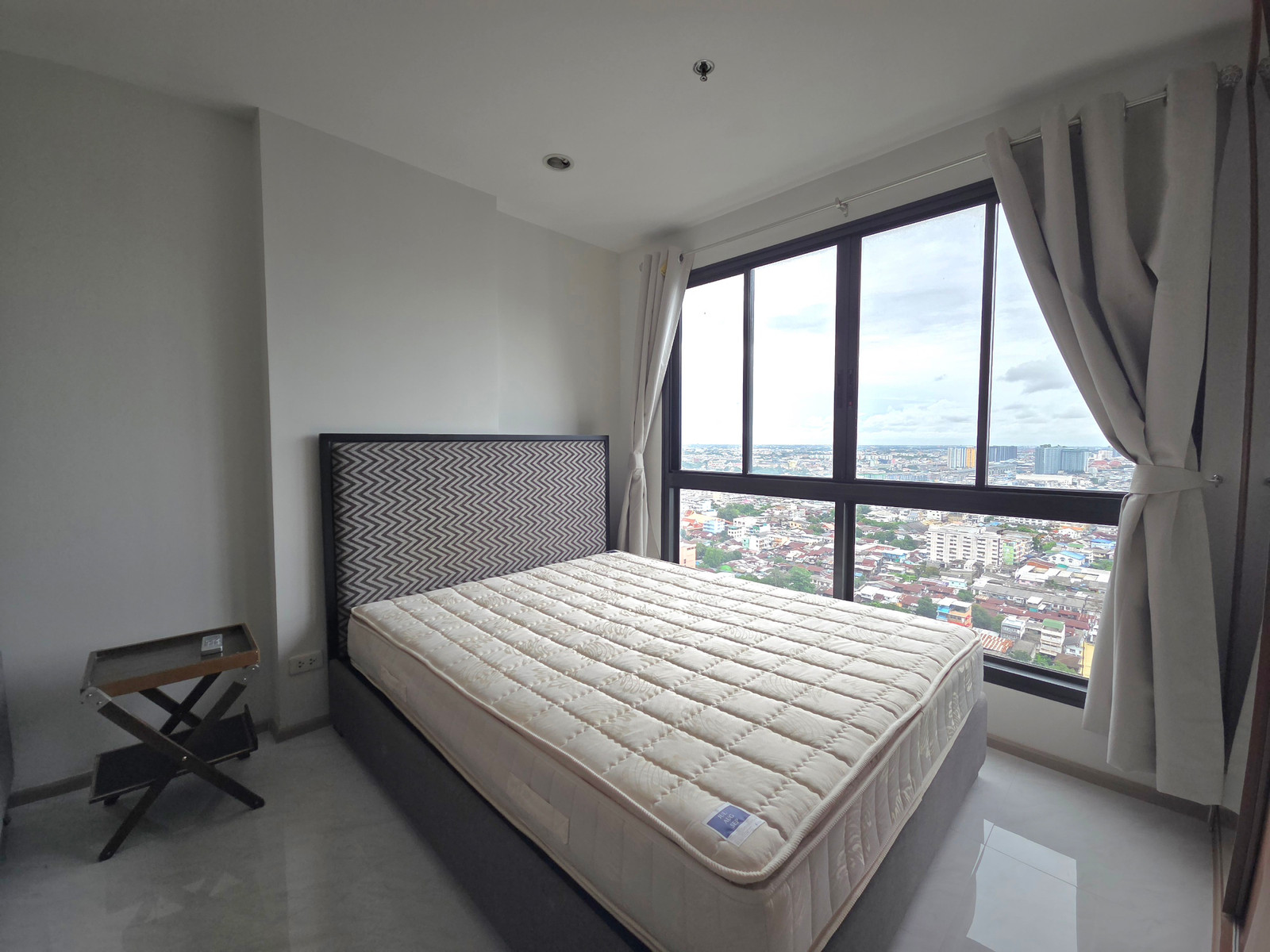 Ideo Sathorn - Tha Phra 300 M to BTS Po Ni Mitr Station Ideo Sathorn - Tha Phra 300 M to BTS Po Ni Mitr Station