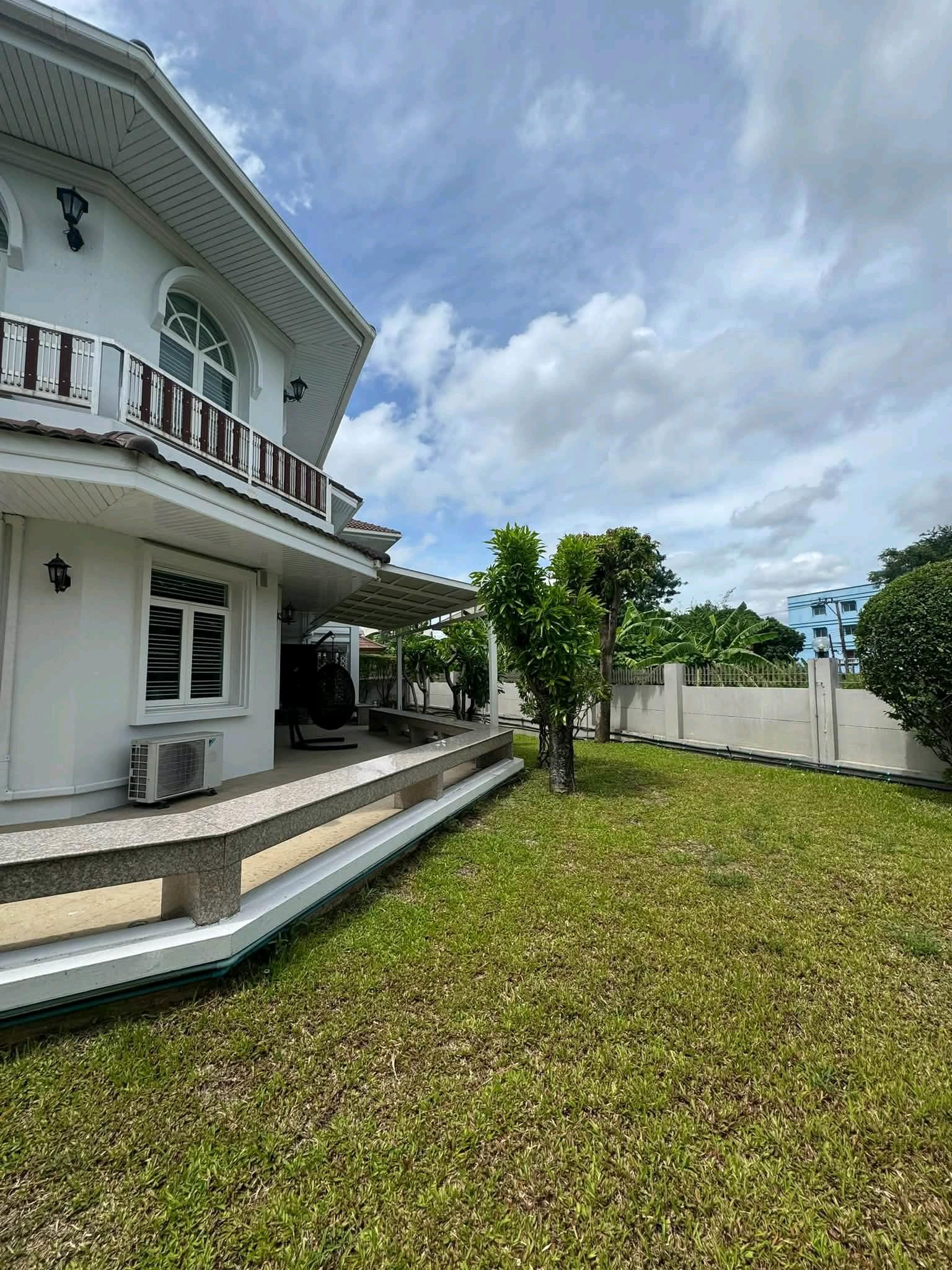 ✨ บ้านหรูพื้นที่ใช้สอย 650 ตร.ม. พร้อมสระว่ายน้ำส่วนตัว สวนสวย และพื้นที่กว้างขวาง – รูปที่ 3