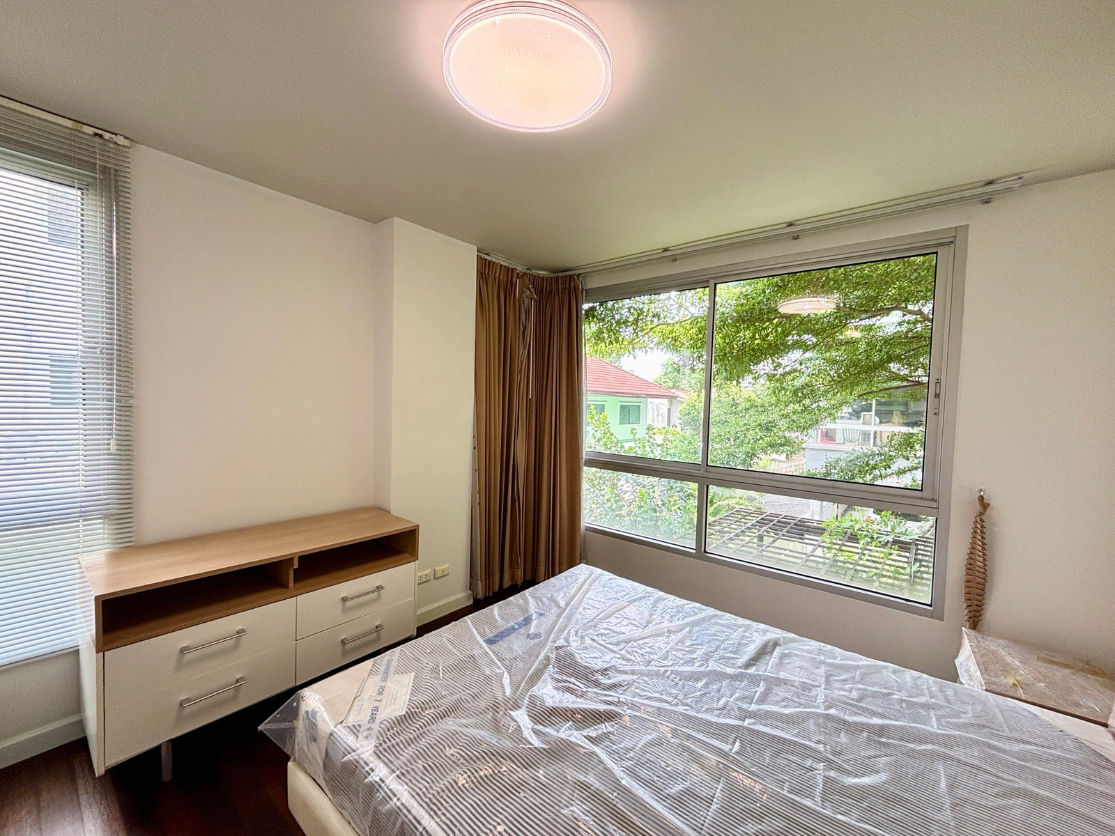 🍃 Feel like home very much! 🏡 Large space 73 sq m., quiet and private, easy to travel, close to the expressway ✨ Sathorn Plus By The Garden 2 Bedroom 2 Bathroom 6,750,000 baht 📞 Call: 092-461-6989 🍃 Feel like home very much! 🏡 Large space 73 sq m., quiet and private, easy to travel, close to the expressway ✨ Sathorn Plus By The Garden 2 Bedroom 2 Bathroom 6,750,000 baht 📞 Call: 092-461-6989