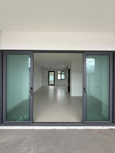 Home office for sale, new project, 3 floors, Soi Chaloem Phra Kiat 30. Home office for sale, new project, 3 floors, Soi Chaloem Phra Kiat 30.