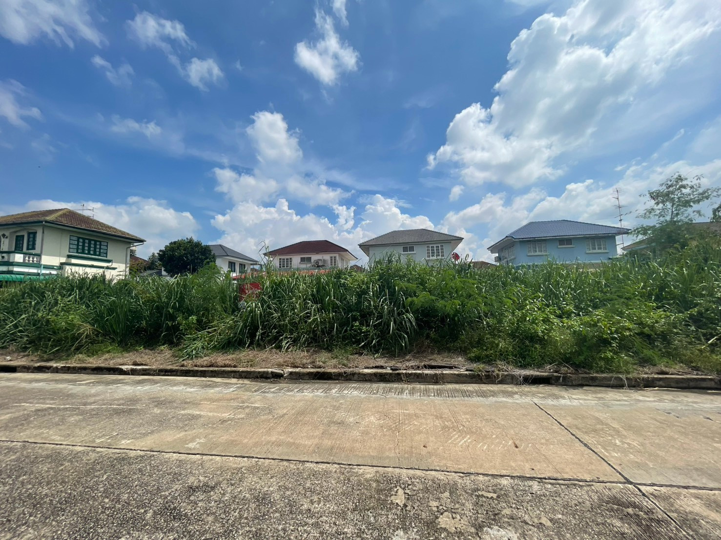 99994 - Two adjacent plots of vacant land for sale. Wararom Village 69, total area 140.1 sq m (70 sq m per plot) 99994 - Two adjacent plots of vacant land for sale. Wararom Village 69, total area 140.1 sq m (70 sq m per plot)
