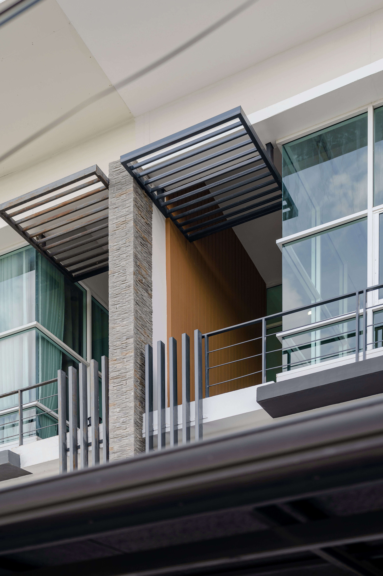 📌  ✨ Newly renovated townhome, 3 floors, Lat Phrao-Nakniwat location.