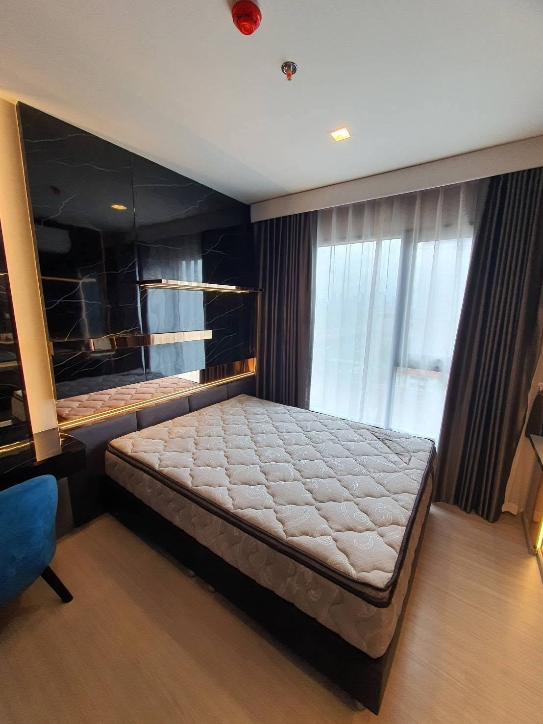 PFD-09140 Condo for rent, Life Asoke Hype : Stylish built-ins, move-in ready. 