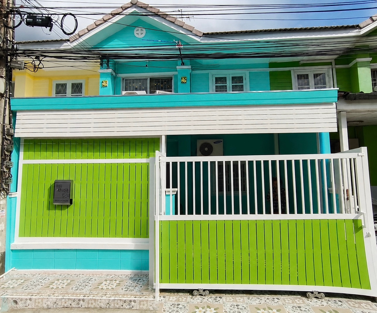 Urgent sale! 2-story townhome, complete extension, ready to move in, Baan Monthon 3, Phutthamonthon Sai 3, near MRT Blue Line. Very convenient to travel, no flooding.