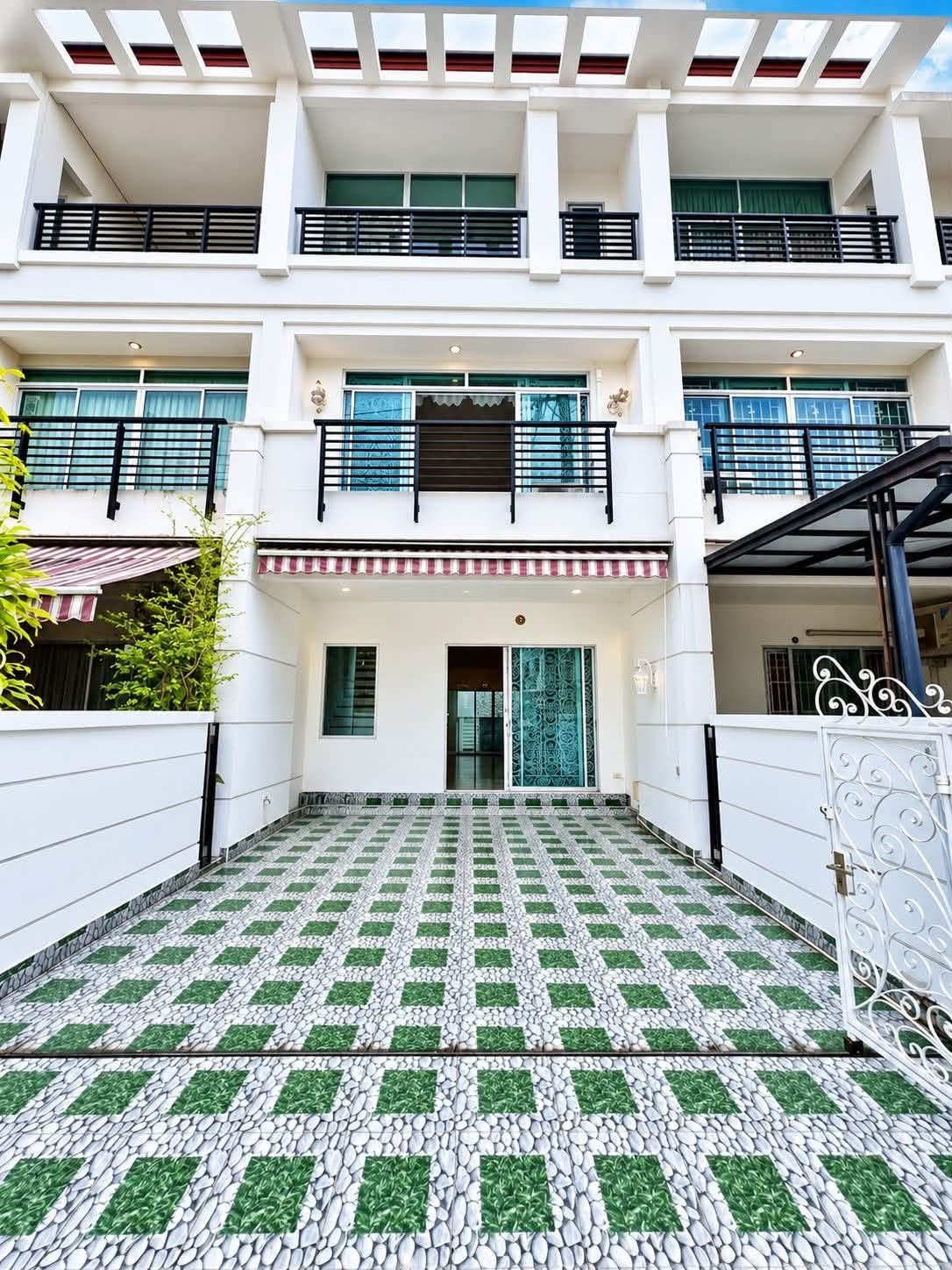 ให้เช่าทาวน์โฮม บ้านกลางเมือง เออร์บาเนี่ยน สุขุมวิท 113 ใกล้ JAS URBAN ศรีนครินทร์