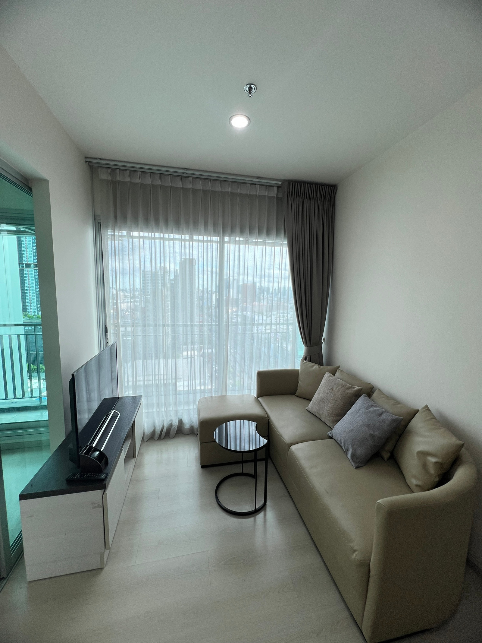 🔥 For rent Life Ratchadapisek (Life Ratchadapisek) | 19,000 baht/month | 2 bedrooms 45 sq m | High floor 20+ | Near MRT Huai Khwang | TR0190 | Line @500vvzzy 🔥 For rent Life Ratchadapisek (Life Ratchadapisek) | 19,000 baht/month | 2 bedrooms 45 sq m | High floor 20+ | Near MRT Huai Khwang | TR0190 | Line @500vvzzy
