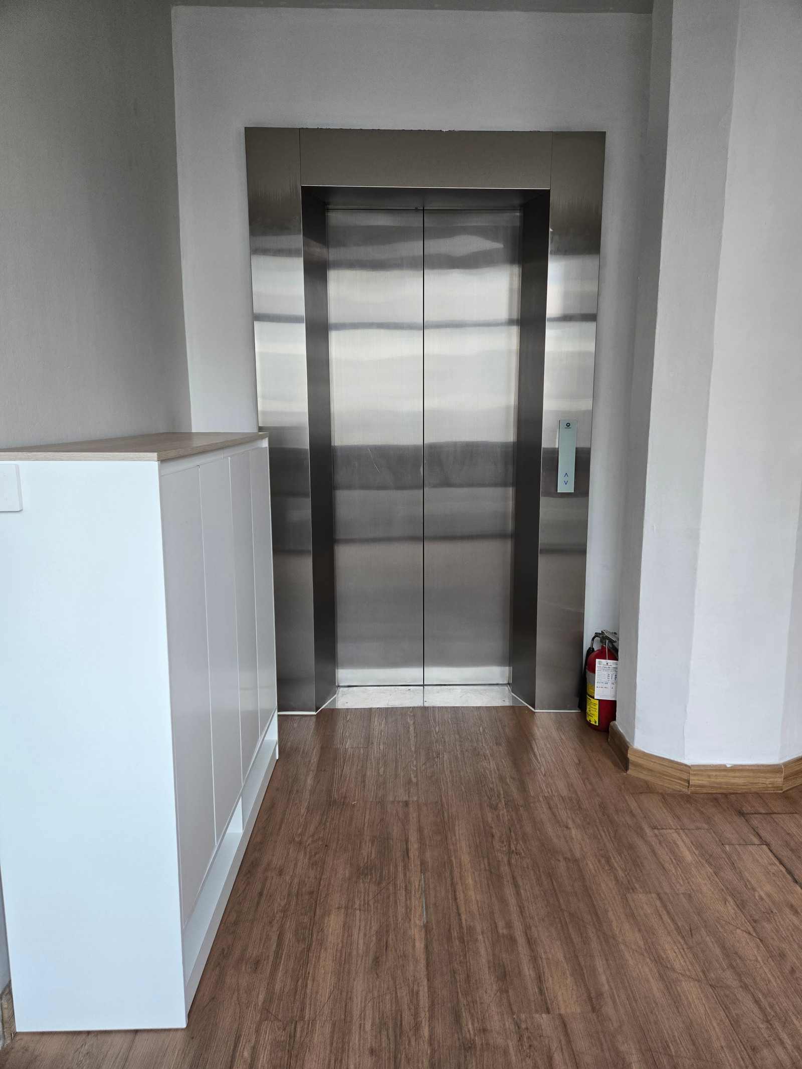 🔥 Office for rent in prime location In the heart of Ploenchit! Sukhumvit Soi 2 🔥 Space for rent for business, office or special school. In a potential location, convenient to travel, newly renovated, ready to move in immediately! – รูปที่ 3
