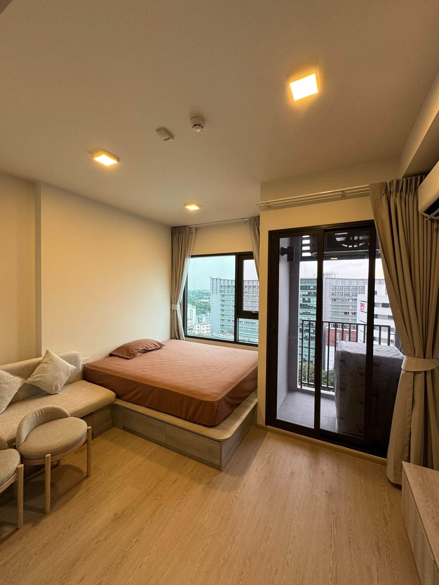 For rent: Cobb Kaset-Sripatum, 14th floor. For rent: Cobb Kaset-Sripatum, 14th floor.