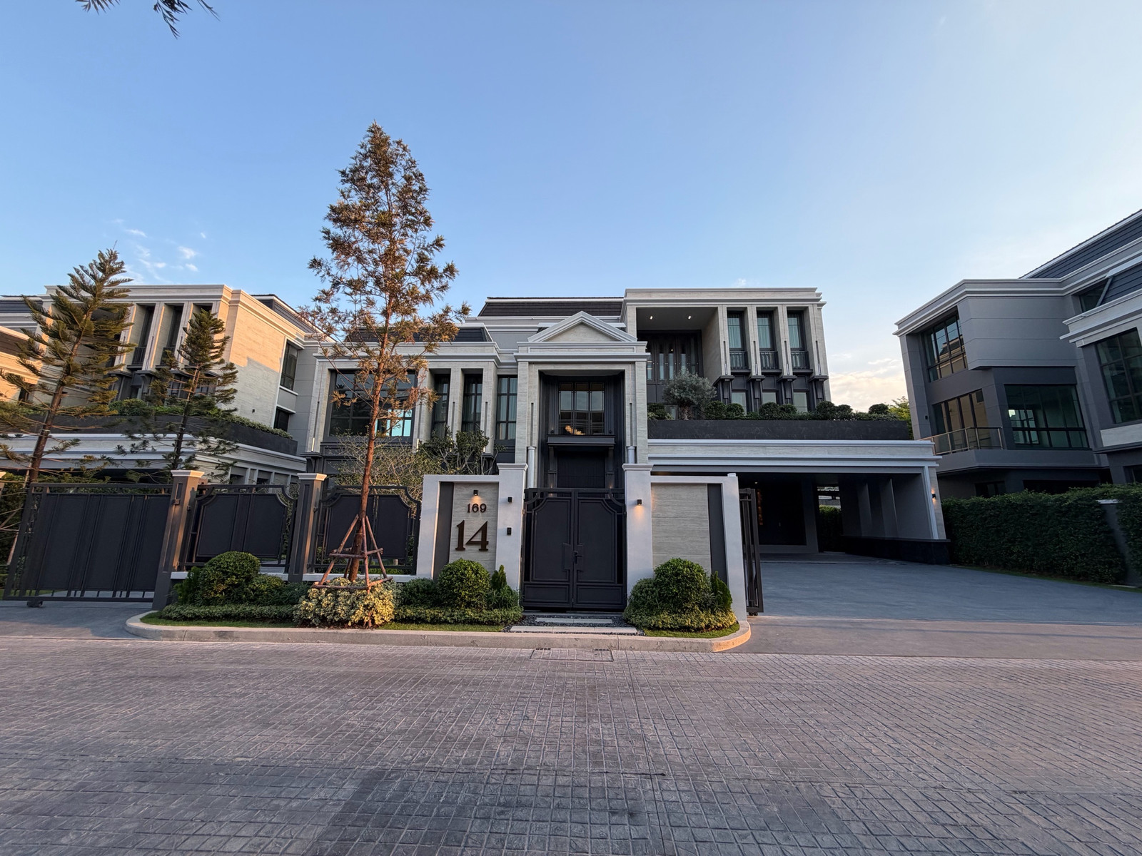 SÈVRES | 952 ตร.ม. บนที่ดิน 210.2 ตร.วา | บ้านหลังสุดท้าย CONNOISSEUR พัฒนาการ – รูปที่ 2