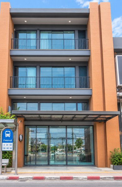 ฺBeauty Clinic Siri Avenue Phetkasem 81 3.5-Storey Commercial Building for Rent on Phetkasem 77–81 i ฺBeauty Clinic Siri Avenue Phetkasem 81 3.5-Storey Commercial Building for Rent on Phetkasem 77–81 i