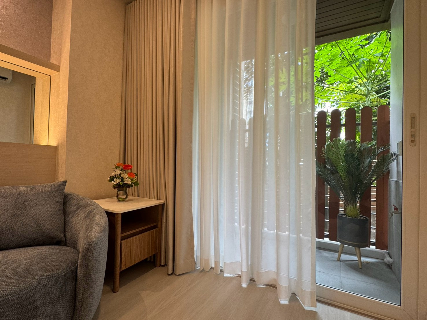 ให้เช่า Airlink Residence อาคาร 2 ชั้น 2 ห้องสวย 40 ตรม 2นอน 1น้ำ ของใหม่ยกชุด 14,500 บาท/เดือน