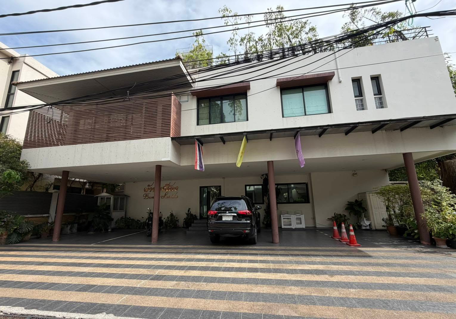 🏡 ให้เช่า 𝗕𝗔𝗔𝗡 𝗦𝗔𝗦𝗜𝗗𝗔 สุขุมวิท 24 | 𝗗𝗨𝗣𝗟𝗘𝗫 𝗛𝗢𝗨𝗦𝗘 ✨ | 3 ห้องนอน | Pet Friendly 🐶🐱