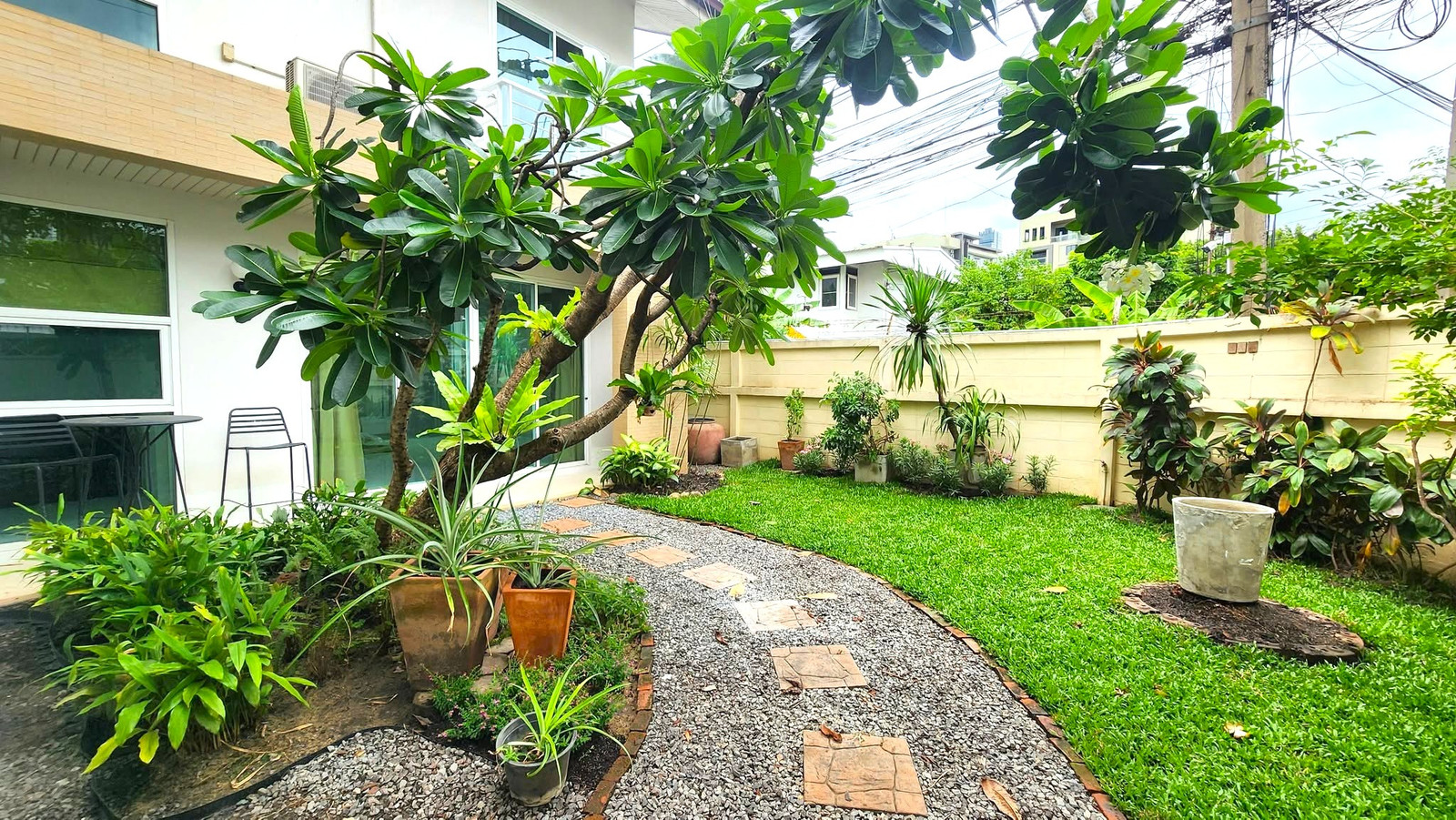 🏡 PRIVATE HOUSE | SUKHUMVIT 49 | PET FRIENDLY | PRIVATE GARDEN 🏡 PRIVATE HOUSE | SUKHUMVIT 49 | PET FRIENDLY | PRIVATE GARDEN