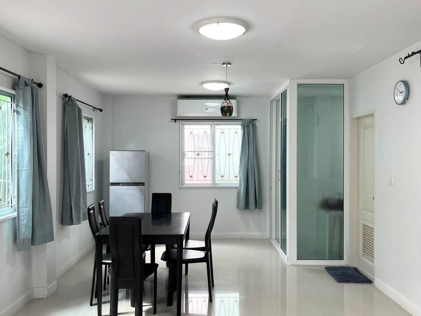 🏡✨ ให้เช่า บ้านแฝดสไตล์บ้านเดี่ยว Maldives Palm บางนา–วงแหวน 3 ห้องนอน 2 ห้องน้ำ พร้อมพื้นที่ใช้สอย 126 ตร.ม. ใกล้ Mega Bangna และสนามบินสุวรรณภูมิ 🐶 รับสัตว์เลี้ยงพันธุ์เล็ก ไม่เกิน 2 ตัว 🔥 ค่าเช่าพิเศษเพียง 26,000 บาท/เดือน – รูปที่ 3
