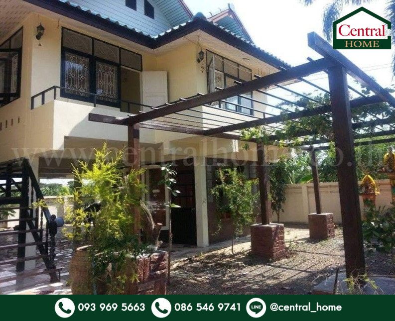 Single house with natural land, Soi Chomwihok, Khlong 5, area 2 ngan, cheap price.