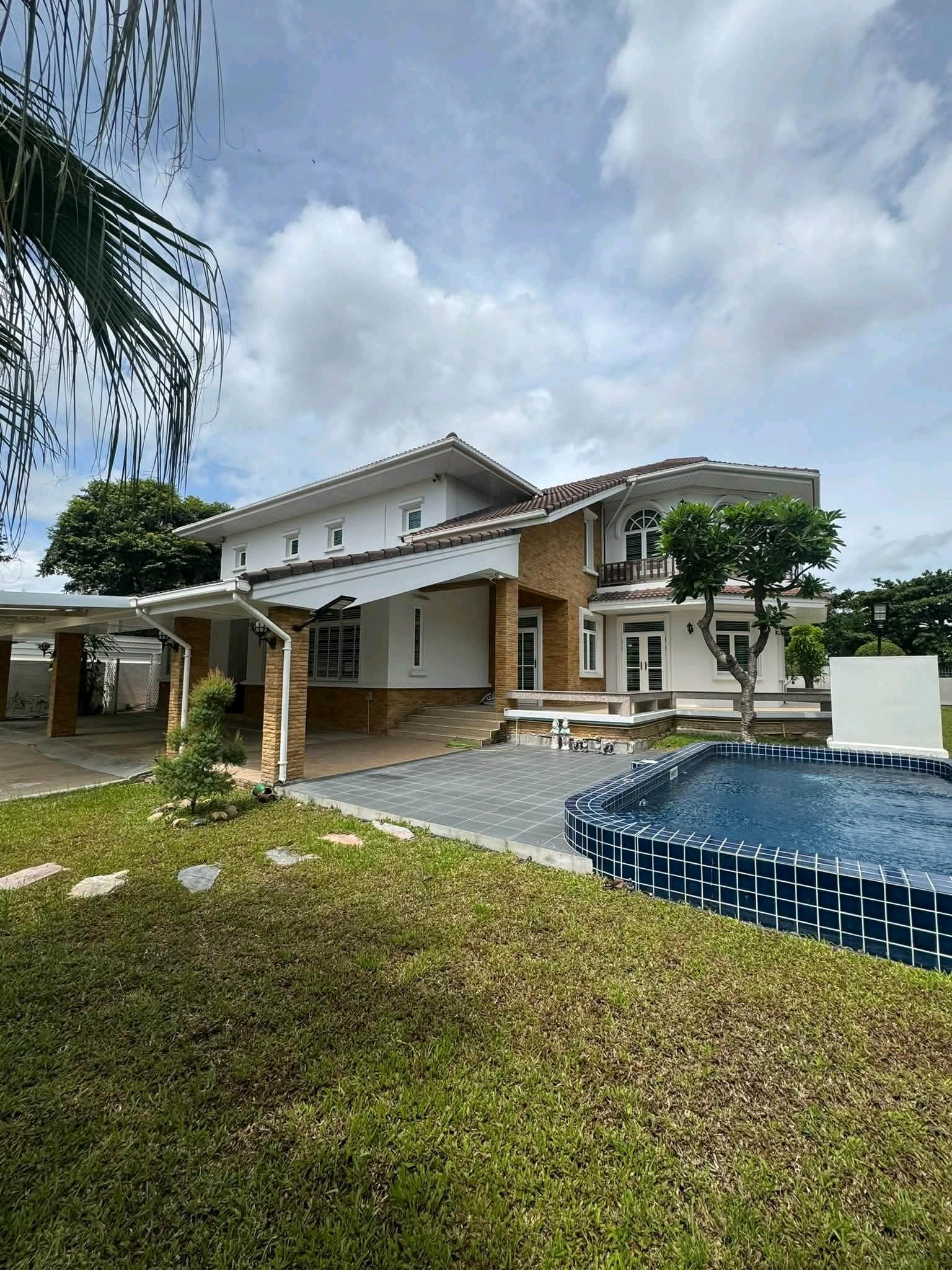 ✨ Luxurious home with a usable area of 650 sq m. with a private swimming pool, beautiful garden and spacious area. ✨ Luxurious home with a usable area of 650 sq m. with a private swimming pool, beautiful garden and spacious area.