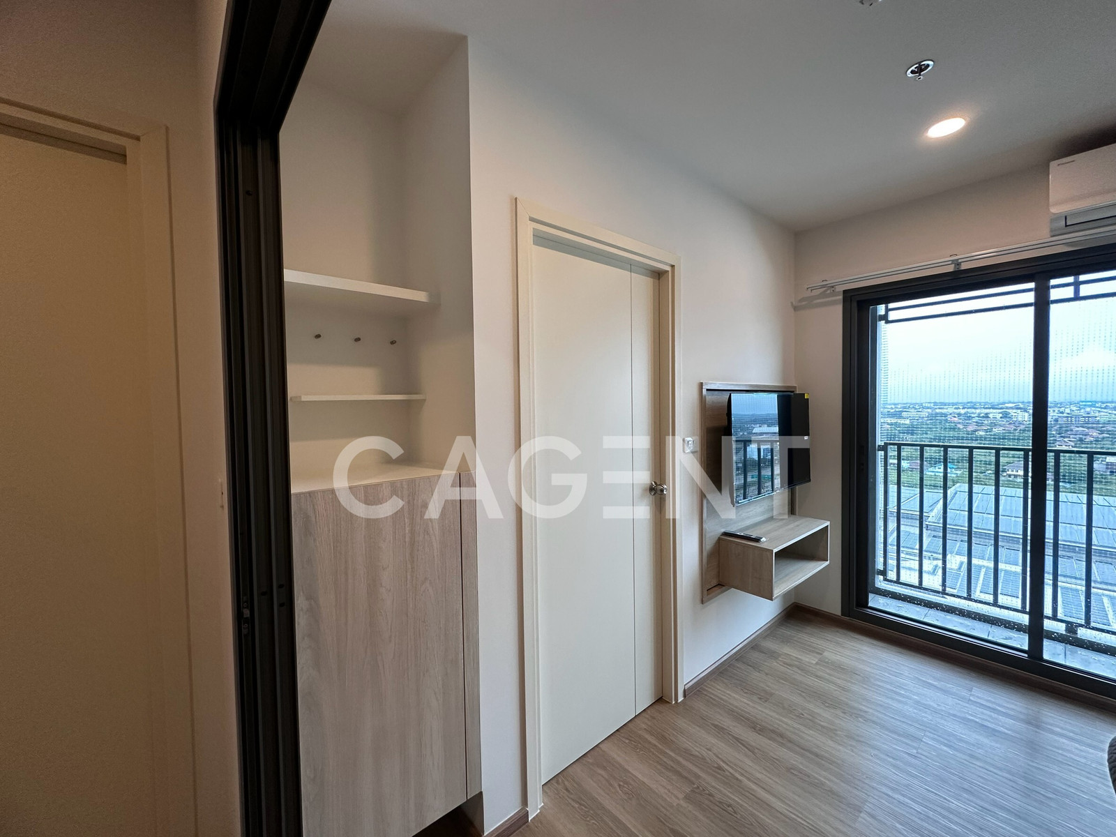 Condo for rent “Escent Ville Suphanburi“ new condo next to Robinson Lifestyle Suphanburi. Condo for rent “Escent Ville Suphanburi“ new condo next to Robinson Lifestyle Suphanburi.