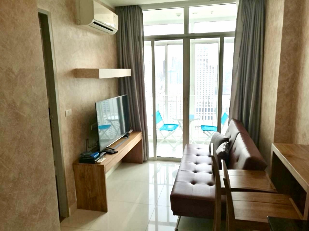 How heavy is the rain? Dont be afraid of flooding your car. Because our car is parked on the building! 🔥 Condo for sale, 1 bedroom, 34 sq m, with Thai tenant, 16,500, Ideo Verve Ratchaprarop, receive income immediately! Beautiful room, brand new condition How heavy is the rain? Dont be afraid of flooding your car. Because our car is parked on the building! 🔥 Condo for sale, 1 bedroom, 34 sq m, with Thai tenant, 16,500, Ideo Verve Ratchaprarop, receive income immediately! Beautiful room, brand new condition