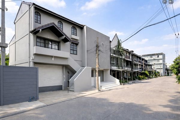 near MRT Chaeng Watthana 14 only 149 m. 3 Storey Corner Commercial Building 34,998 baht per month 3–4 Bedrooms and 3 Bathrooms and Chaeng