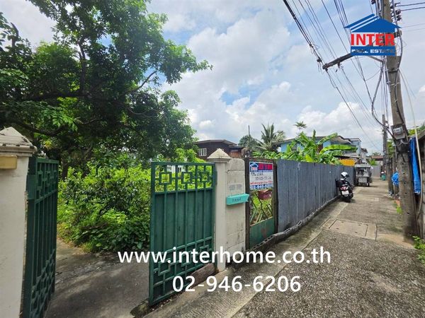 Land plus buildings 169 sq m. Land plus buildings. Near the Department of Army Transportation, Sriyan Market, Samsen Road, Phichai Road, Dusit District, Bangkok.