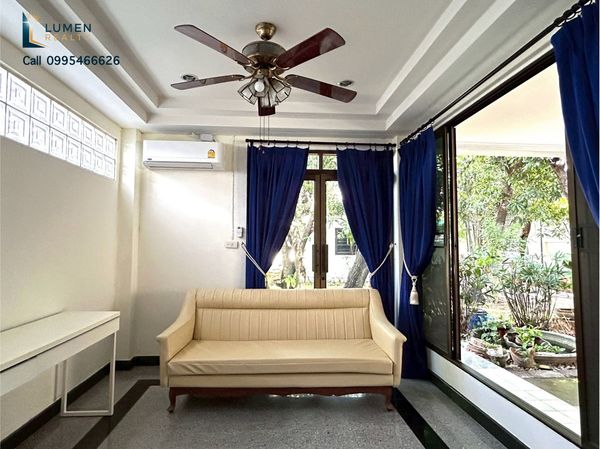 🏡 บ้านเดี่ยว 300 ตร.ม. เลี้ยงสัตว์ได้ พร้อมบ้านรับรองแยกและที่จอดรถ 5 คัน ย่านบางจาก/อ่อนนุช ค่าเช่า 85,000 บาท/เดือน