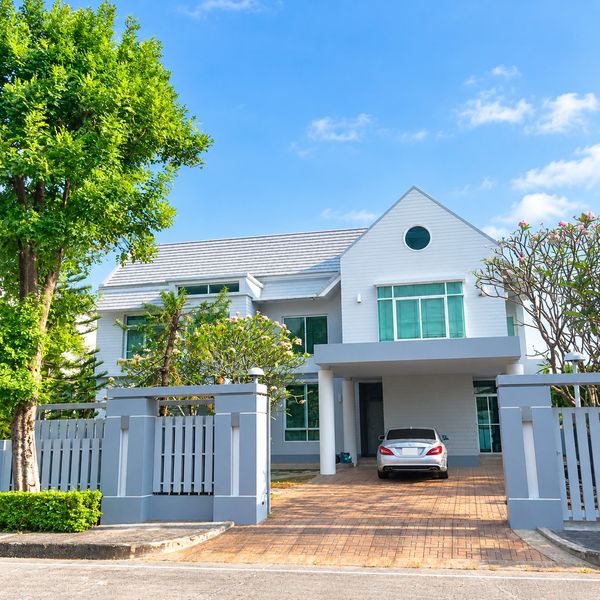 ขายบ้านเดี่ยว 2 ชั้น หมู่บ้านปัญญารามอินทรา บ้านหลังใหญ่ ทำเลดี ตรงข้ามสนามกอล์ฟ บ้านน้ำไม่ท่วม