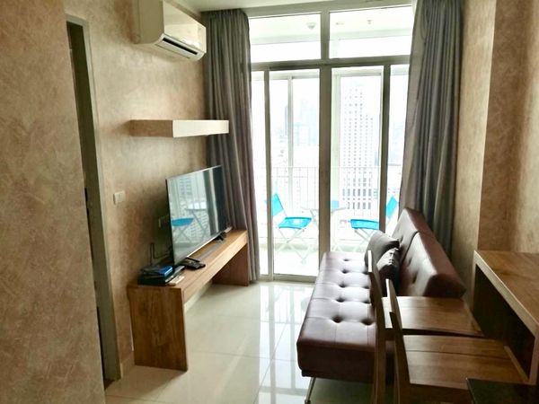 How heavy is the rain? Dont be afraid of flooding your car. Because our car is parked on the building! 🔥 Condo for sale, 1 bedroom, 34 sq m, with Thai tenant, 16,500, Ideo Verve Ratchaprarop, receive income immediately! Beautiful room, brand new condition