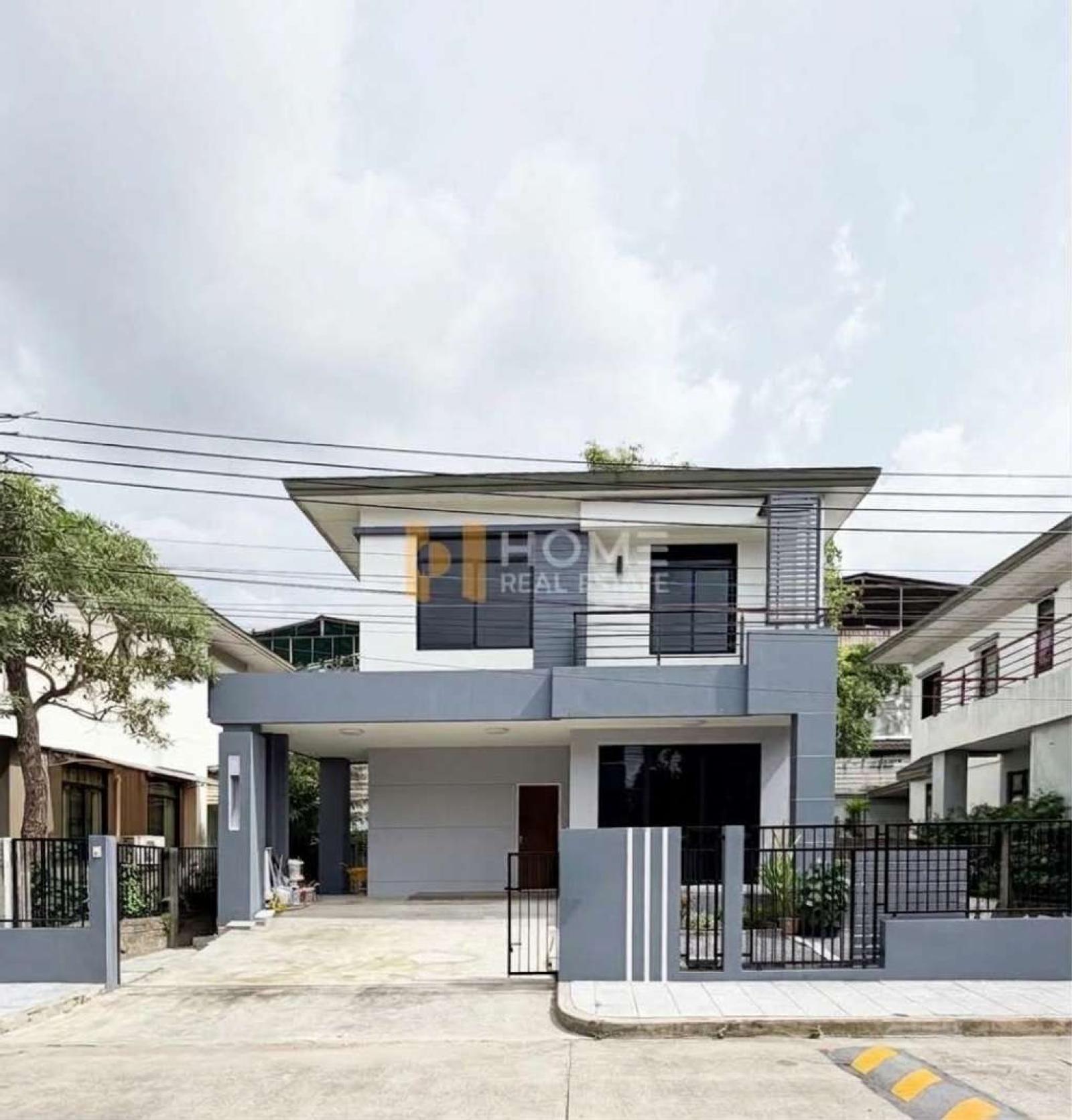 Features a ground-floor bedroom; located at the front of the project 🏡 Prinsiri Kanchanapisek - Ekkachai / 4 Bedrooms (FOR SALE) BALL490
