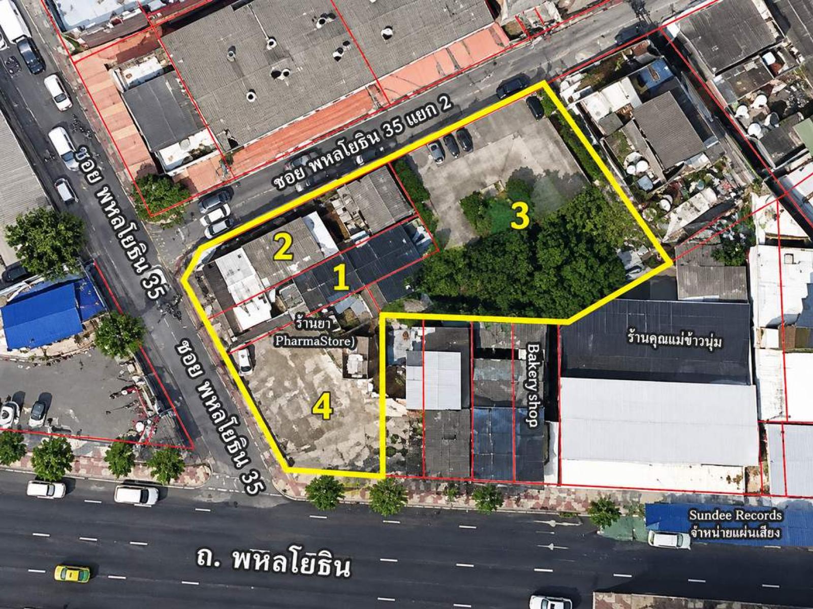Land with buildings for sale at the entrance of Soi Phahonyothin 35, near Major Ratchayothin. / 206 Square Wa (FOR SALE) PALR021 Land with buildings for sale at the entrance of Soi Phahonyothin 35, near Major Ratchayothin. / 206 Square Wa (FOR SALE) PALR021