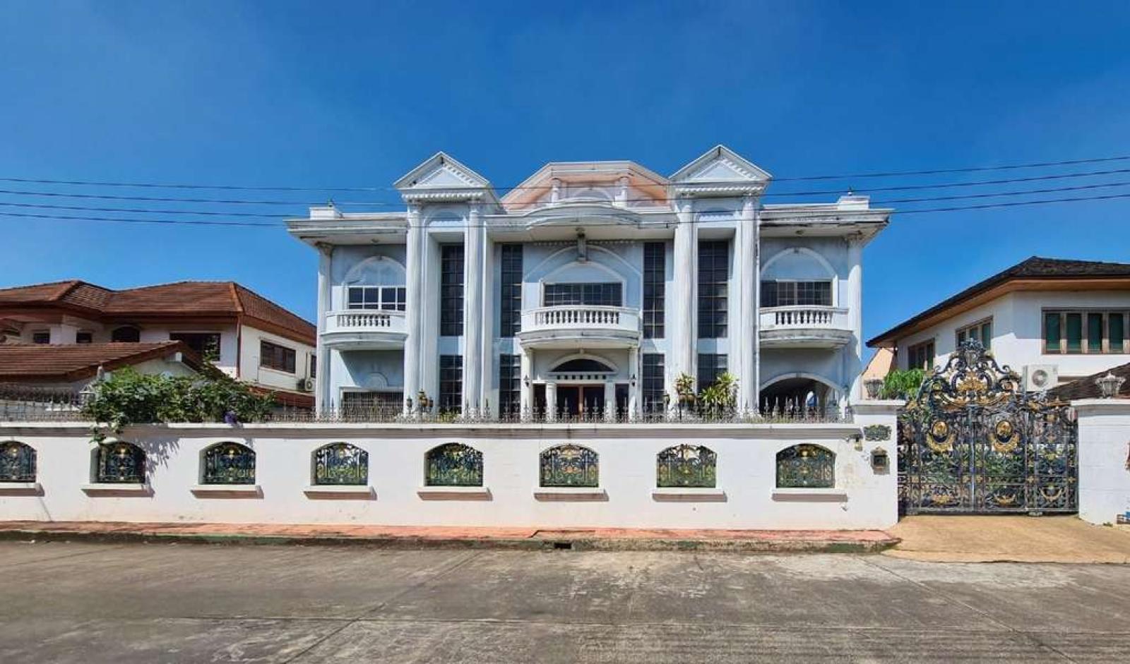 P. Thananiwet Village / 7 Bedrooms (FOR SALE) PALR030 P. Thananiwet Village / 7 Bedrooms (FOR SALE) PALR030