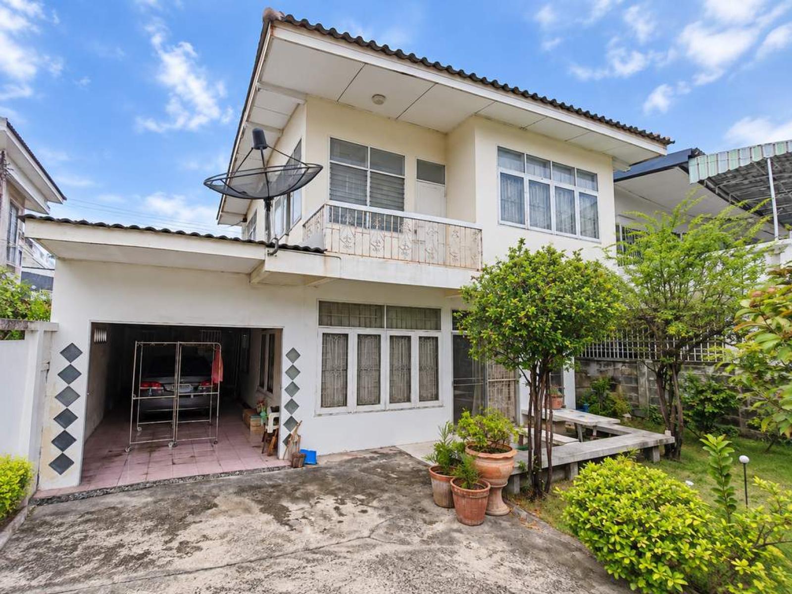 Single house outside a housing project, Chokchai 4 Soi 46. / 2 Bedrooms (FOR SALE) PALR039 Single house outside a housing project, Chokchai 4 Soi 46. / 2 Bedrooms (FOR SALE) PALR039