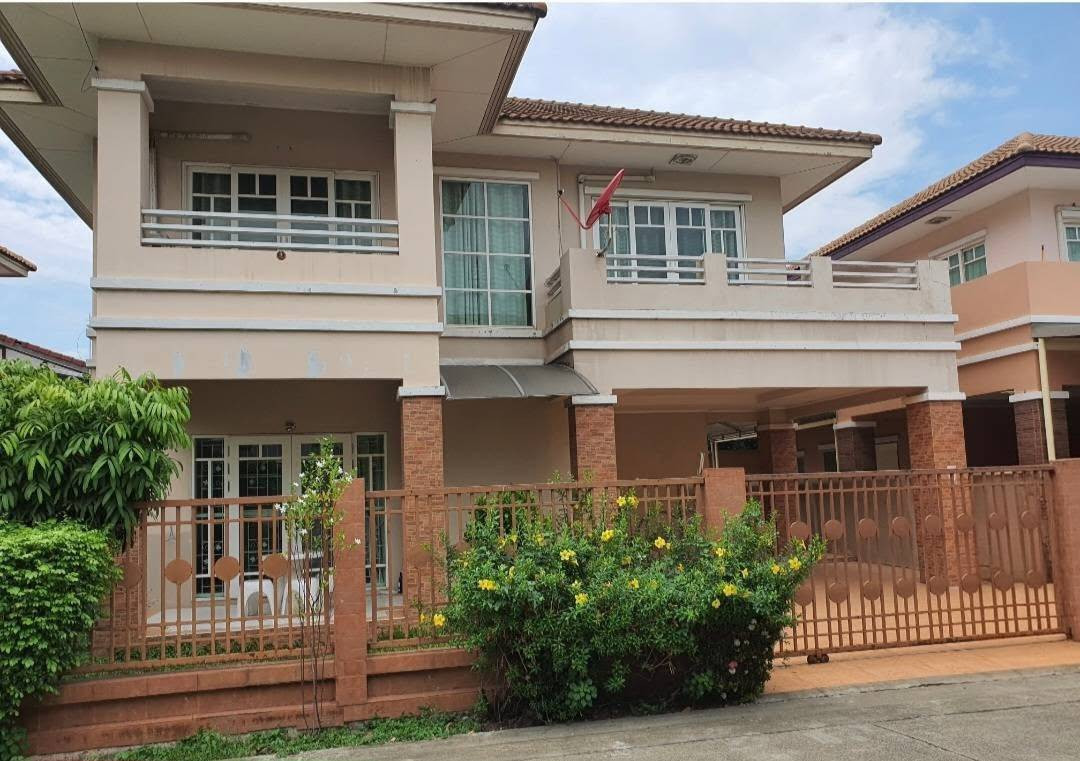 For rent, Panthiya Village, Rama 5, near Makro Rama 5, Lotus Rama 5, convenient travel, can enter and exit in many ways.