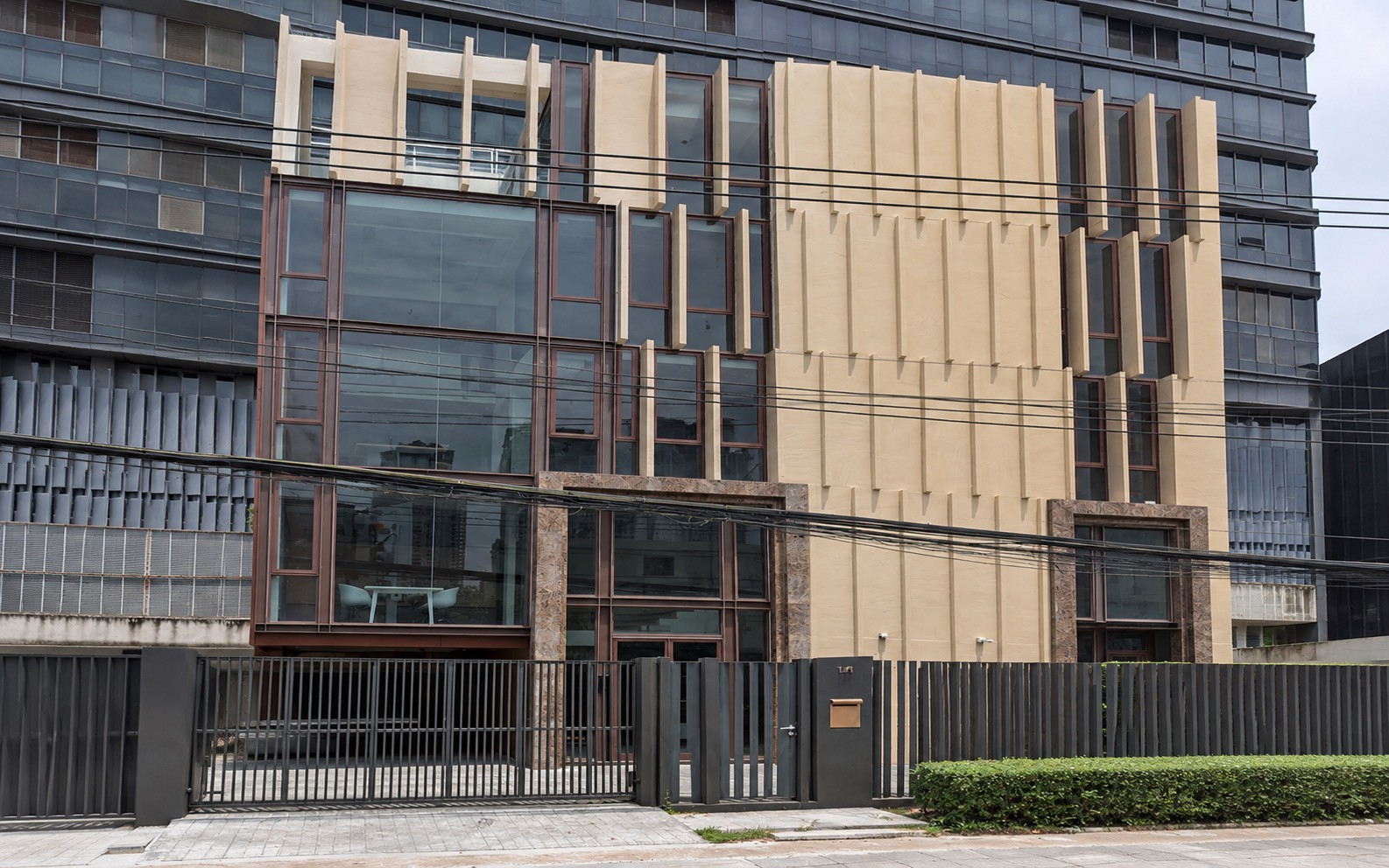 Head office for sale, ready to use, ALTiTUDE PROVE SATHORN, usable area 760 sq m, near BTS Surasak, decorated, never used, can negotiate. Head office for sale, ready to use, ALTiTUDE PROVE SATHORN, usable area 760 sq m, near BTS Surasak, decorated, never used, can negotiate.