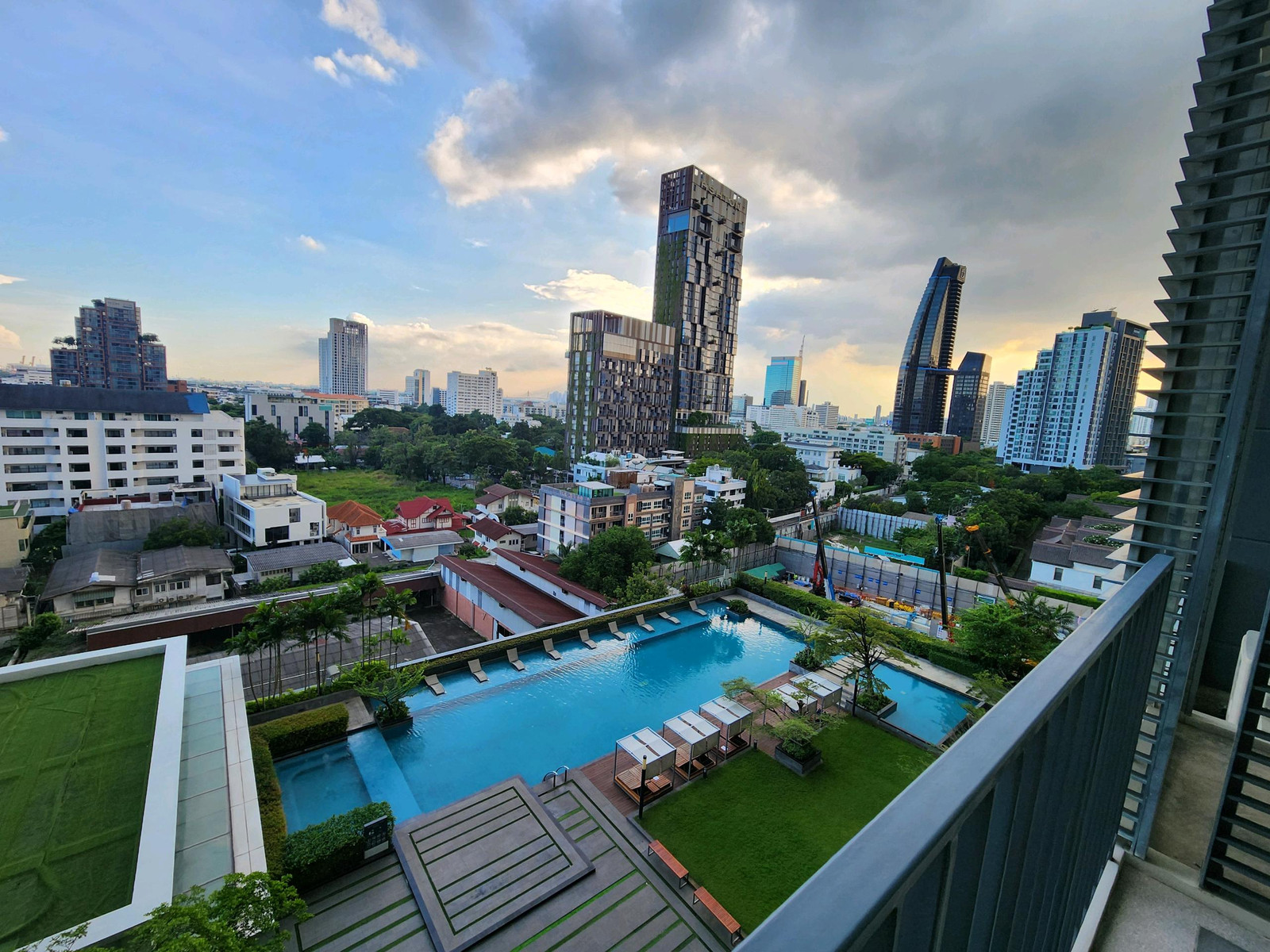 🔥 Rare Unit! For rent Siri at Sukhumvit (Siri at Sukhumvit) 2 Bed 2Bath 70 Sqm. View of large swimming pool. Thonglor location at the best price! only 45k – รูปที่ 3