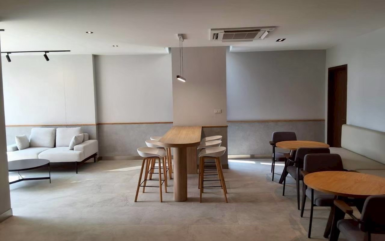 Head office for sale, ready to use, ALTiTUDE PROVE SATHORN, usable area 760 sq m, near BTS Surasak, decorated, never used,  can negotiate. – รูปที่ 2