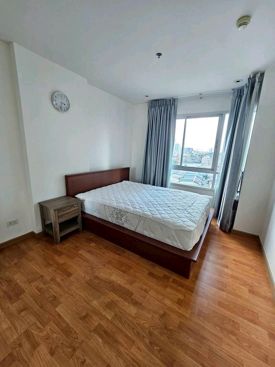 Next to Bts BangWa Interchange MRT, room ready to move in. If interested, make an appointment to view the room. Next to Bts BangWa Interchange MRT, room ready to move in. If interested, make an appointment to view the room.