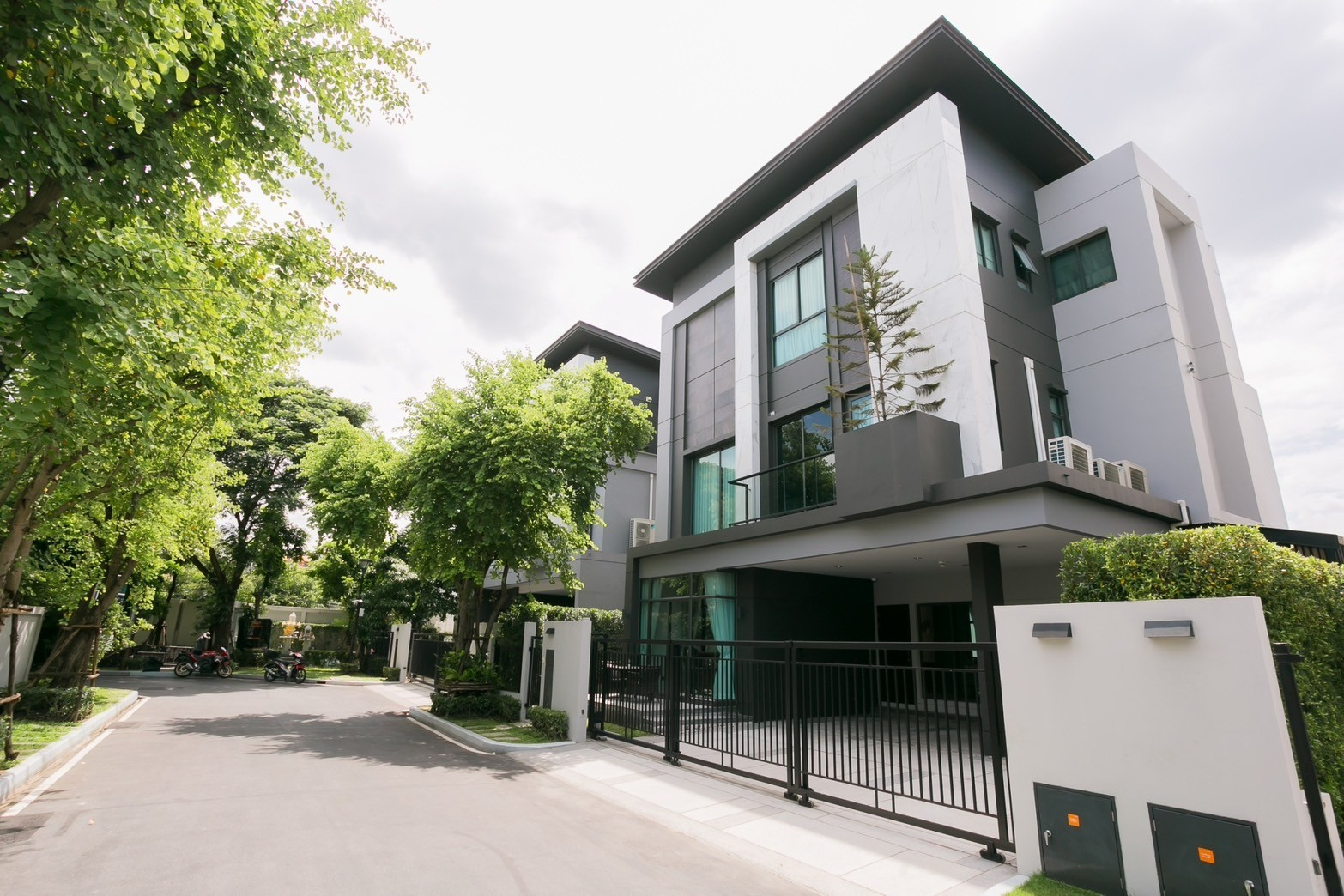 House for Rent: The Gentry Ekamai-Ladprao - 3 Bedrooms, 4 Bathrooms - 380 sq.m. - Rent: 170,000 THB/month [MSr2610001] 