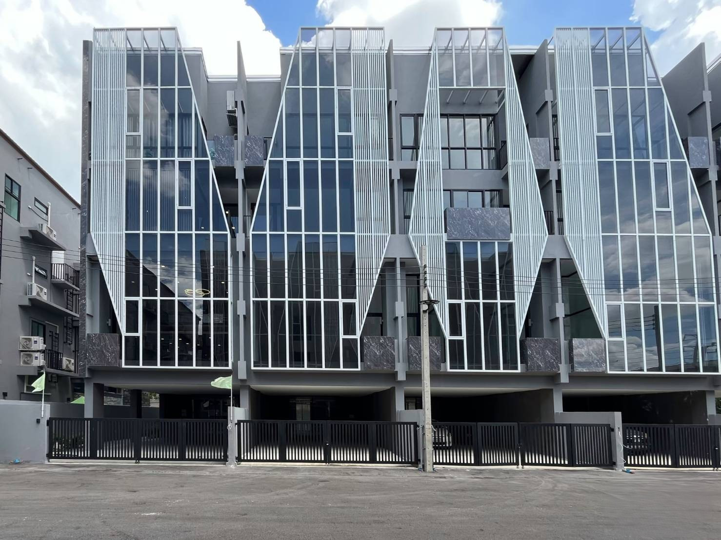 sell! The Wynn home office 4.5 floors *MRT Lak Song, The Mall Bang Khae, 29 sq m., only 13.99 million baht. sell! The Wynn home office 4.5 floors *MRT Lak Song, The Mall Bang Khae, 29 sq m., only 13.99 million baht.