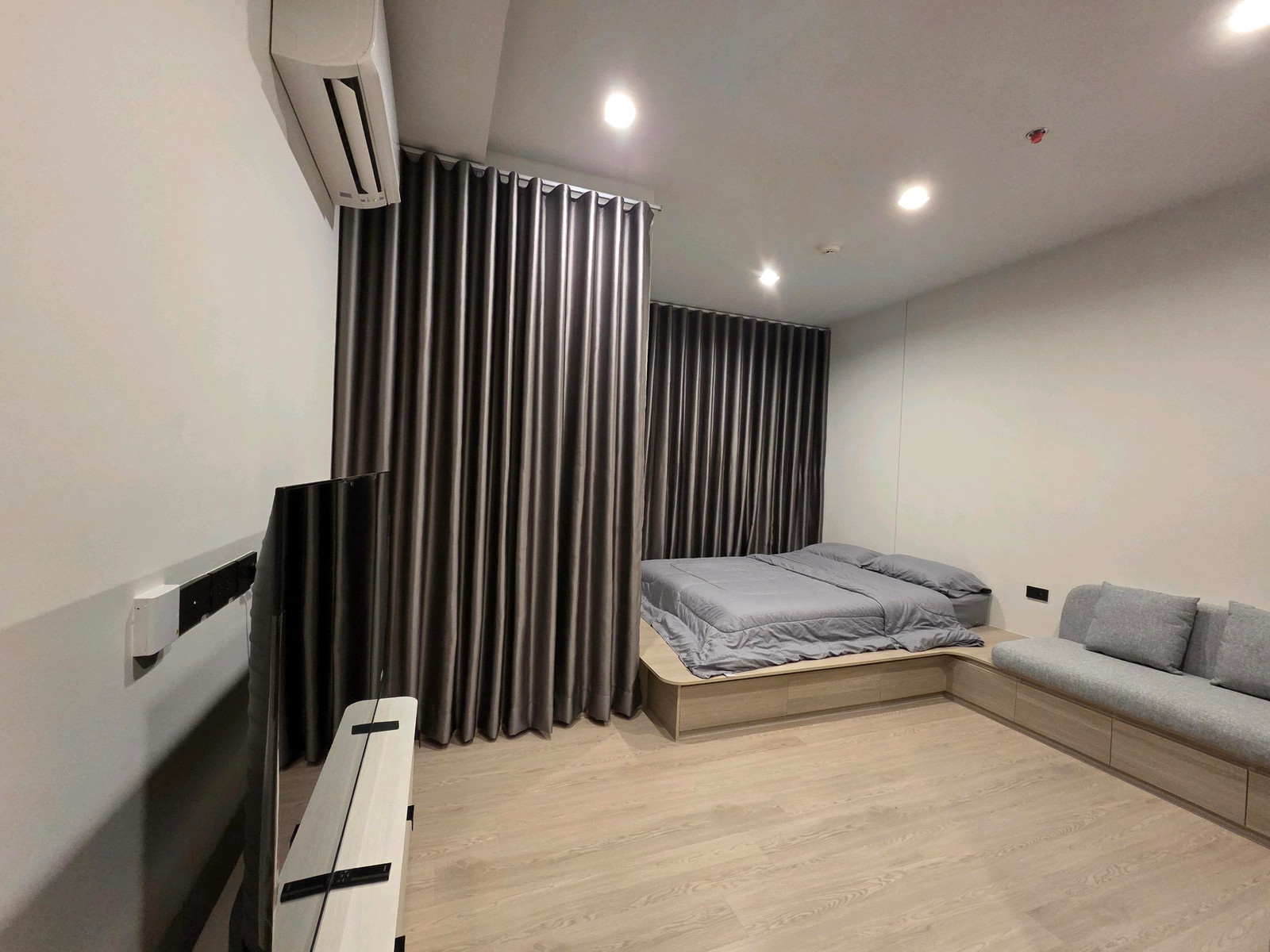 Project Reference Sathorn-Wongwianyai, Reference Sathorn-Wongwianyai, high floor, river view, corner room, studio room 25.52 sq m. with free internet. – รูปที่ 2