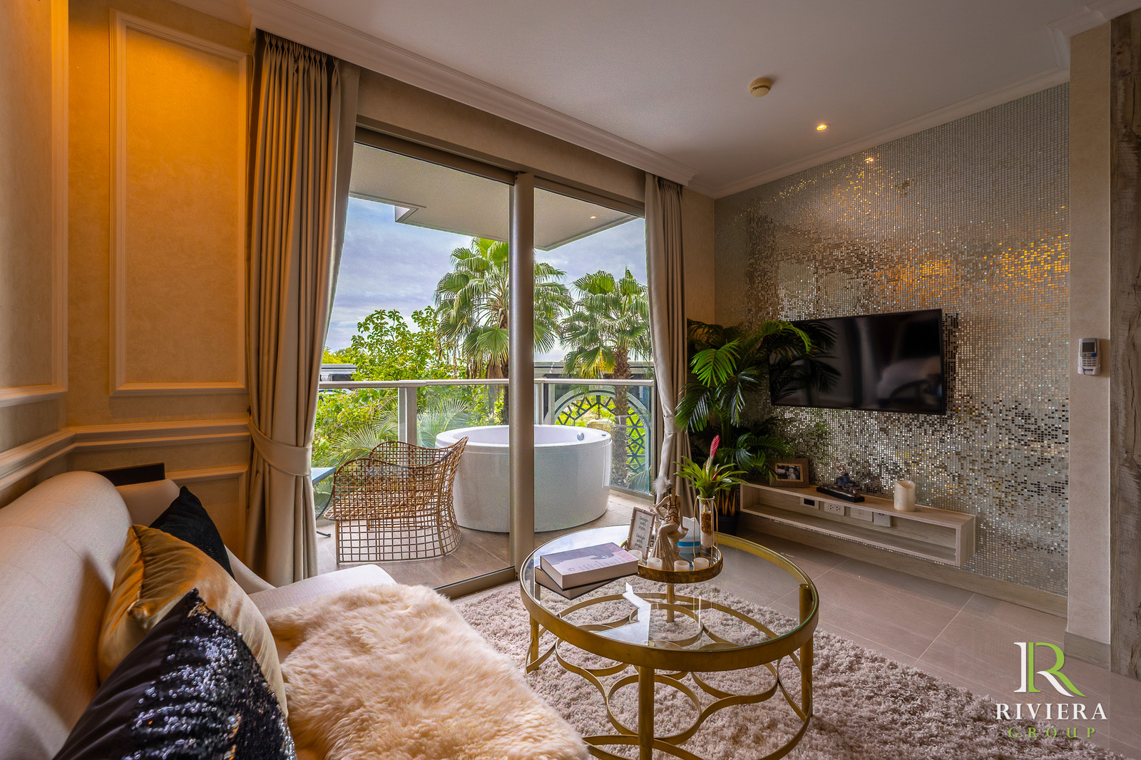 Luxury Condo for Sale in Pattaya, The Riviera Monaco with Jacuzzi Tub. Luxury Condo for Sale in Pattaya, The Riviera Monaco with Jacuzzi Tub.