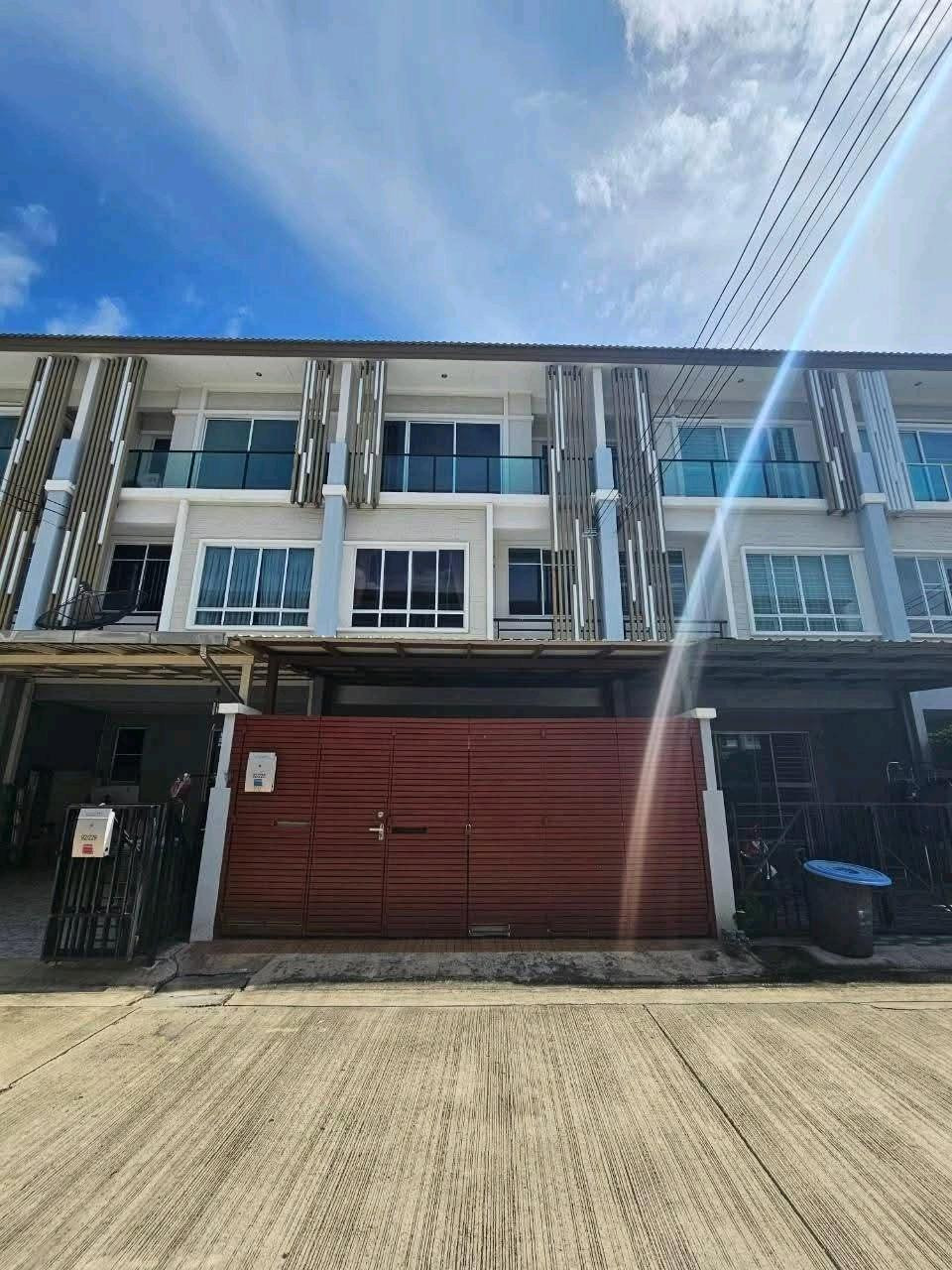 ✨ 3-story townhome, wide space, complete functions, complete with furniture and electrical appliances. Near Muang Thong Thani and amenities ✨ 3-story townhome, wide space, complete functions, complete with furniture and electrical appliances. Near Muang Thong Thani and amenities