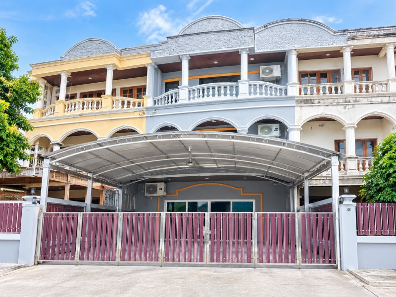 MRT Chokchai4 1.08km LatPhrao 76–80 600m. from Ketsinee International School this fully renovated 3-story townhome 34,998 Baht/month 4 bed