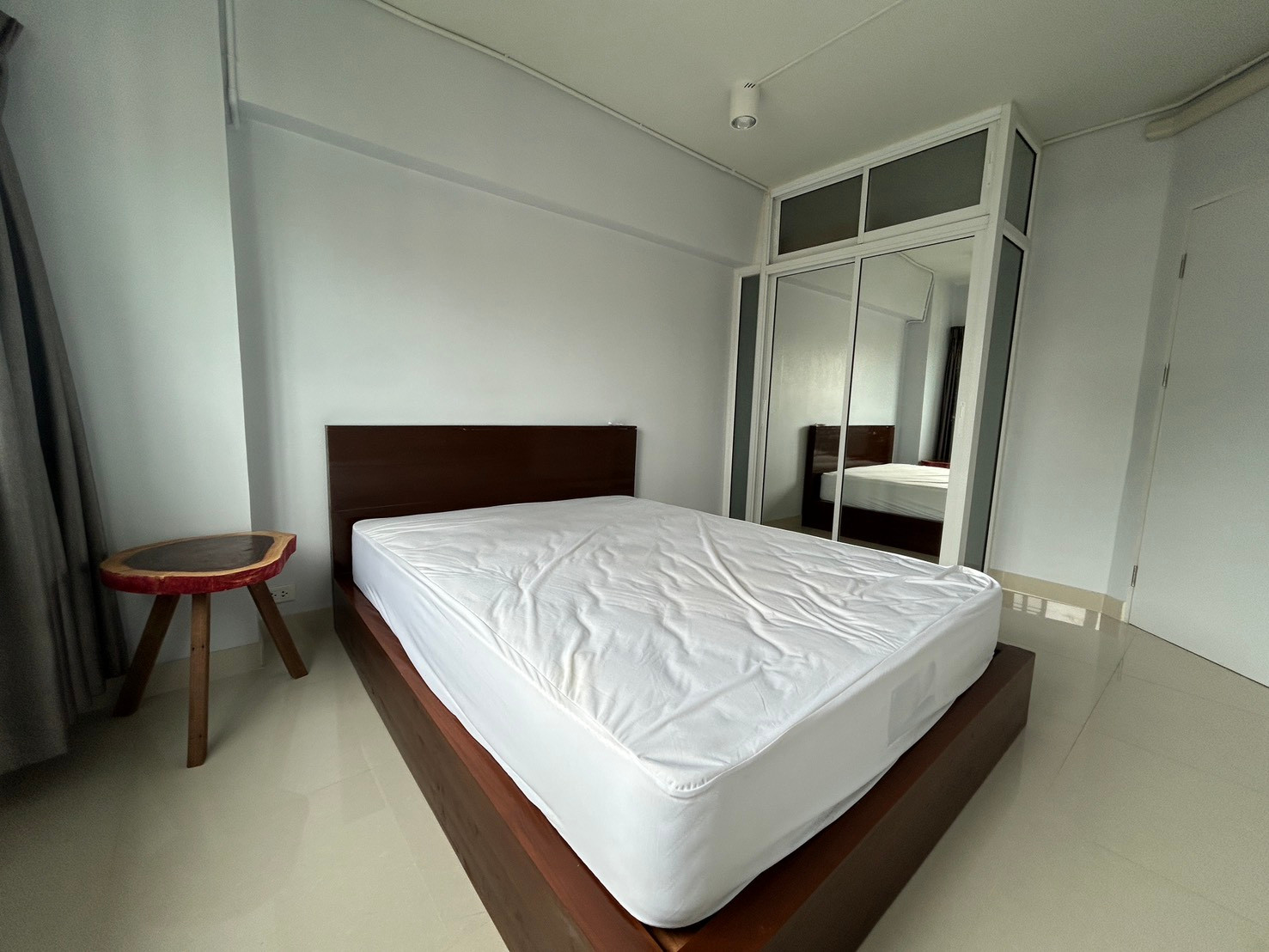 P-44924 ให้เช่า Thonglor Tower (ทองหล่อ ทาวเวอร์) | 2 ห้องนอน 1 ห้องน้ำ | 49 ตร.ม. | ชั้น 10 อาคาร A | วิวตึก | เฟอร์นิเจอร์ครบ | 22,000 บาท/เดือน | รวมส่วนกลาง + ที่จอดรถ 1 คัน📞 Line ID: @easythaihome | 085-592-2897