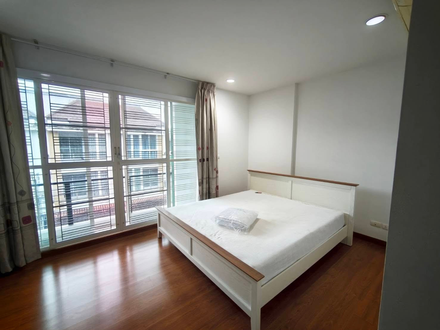 (Code ME268) House for rent, Baan Klang Muang S Sense Sathorn - Taksin 2 project: Baan Klang Muang Essence Sathorn - Taksin 2 (Code ME268) House for rent, Baan Klang Muang S Sense Sathorn - Taksin 2 project: Baan Klang Muang Essence Sathorn - Taksin 2