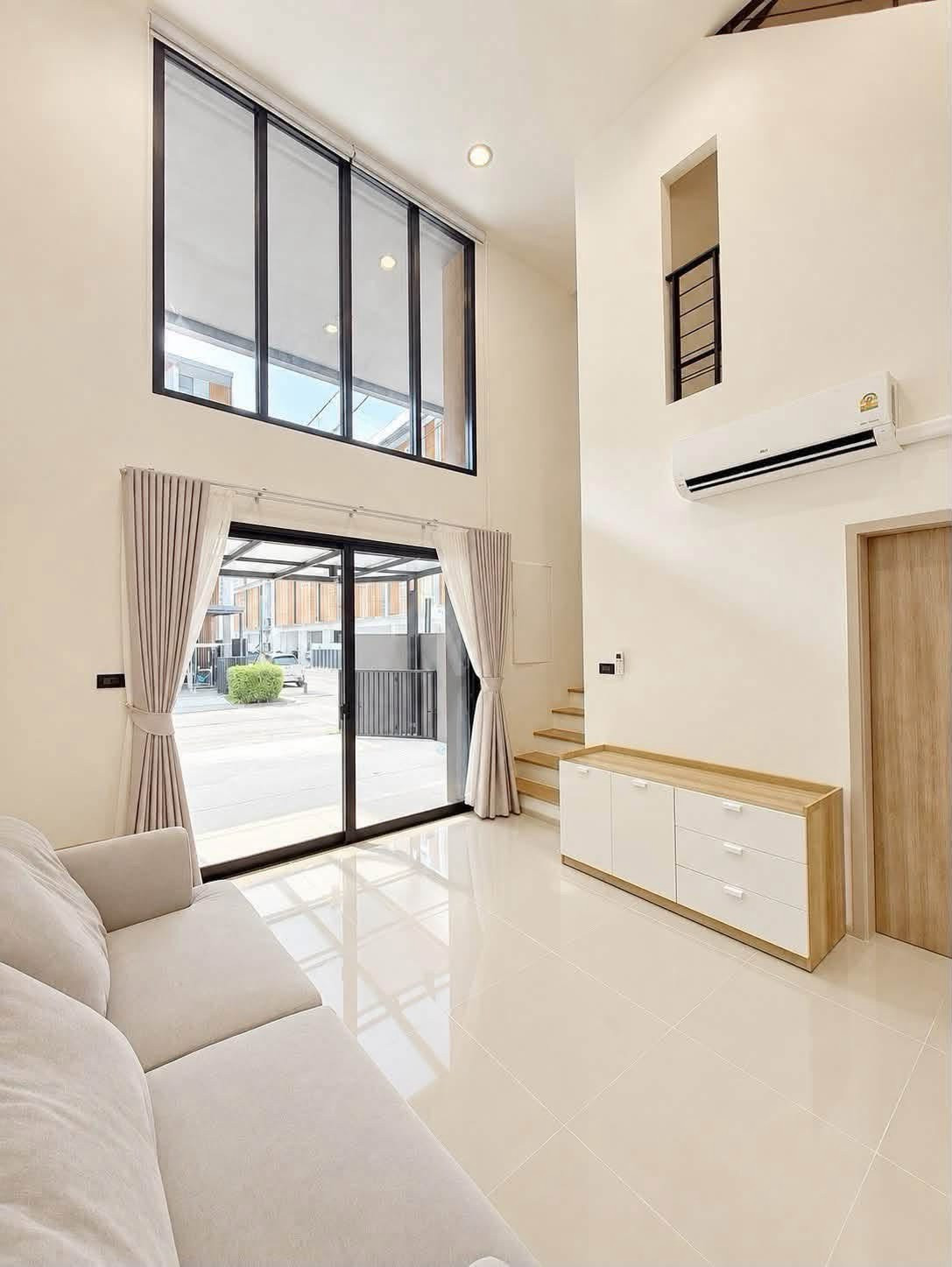 🏡✨ ทาวน์โฮม 3.5 ชั้น หลังมุม Shizen พัฒนาการ 32 3 ห้องนอน 4 ห้องน้ำ พัฒนาการ 32 | ใกล้ทองหล่อ–เอกมัย–พระราม 9 สไตล์ Modern Japanese บรรยากาศเป็นส่วนตัว หลังมุม พร้อมพื้นที่ใช้สอยขนาดใหญ่ถึง 210 ตร.ม. 💰 ค่าเช่า 65,000 บาท/เดือน – รูปที่ 2