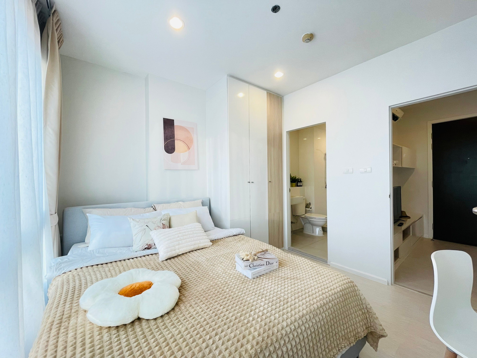 Condo Prodigy Phetkasem 62 near MRT Bang Khae 300 meters.