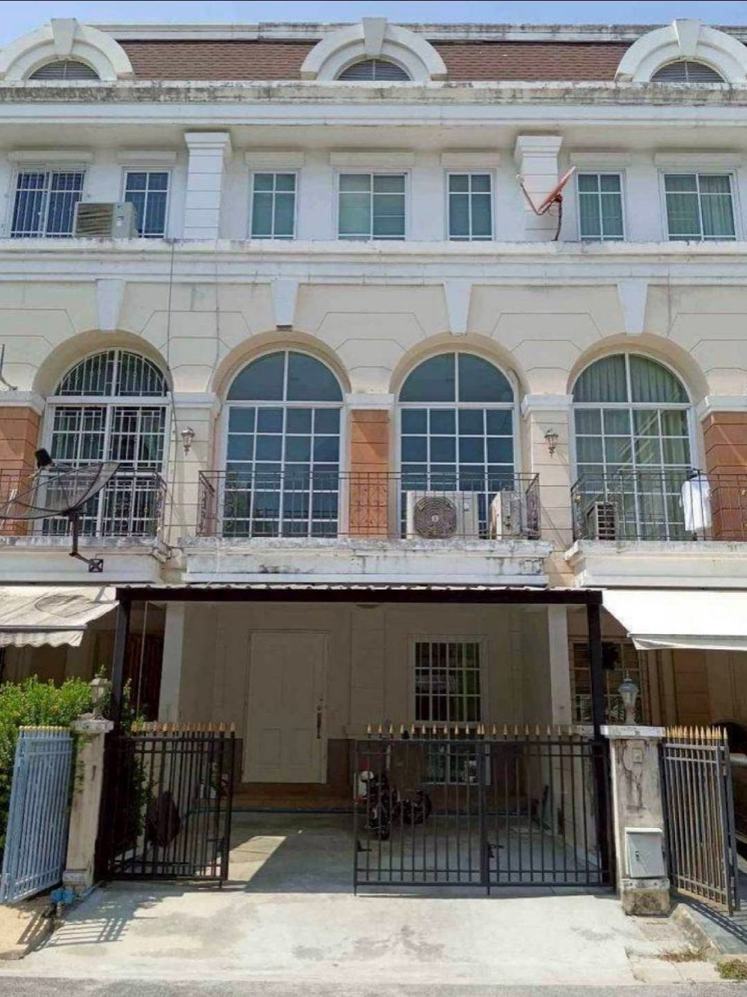 Townhome for rent, Plus City Park Rama 9 - Hua Mak, near The Nine Center Rama 9, only 8 minutes. Townhome for rent, Plus City Park Rama 9 - Hua Mak, near The Nine Center Rama 9, only 8 minutes.