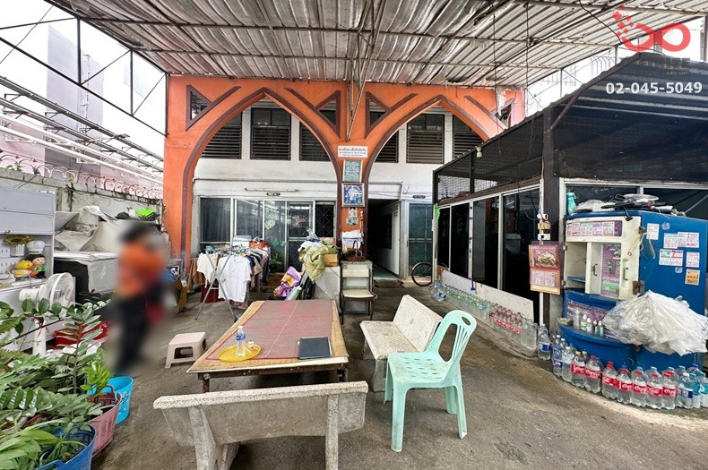 Commercial building for sale, 3.5 floors, 68 sq m, Soi Phetkasem 84, Bang Khae, near The Mall. Commercial building for sale, 3.5 floors, 68 sq m, Soi Phetkasem 84, Bang Khae, near The Mall.